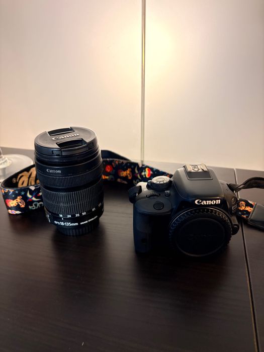 Canon EOS 100D + Lente 18-135mm IS