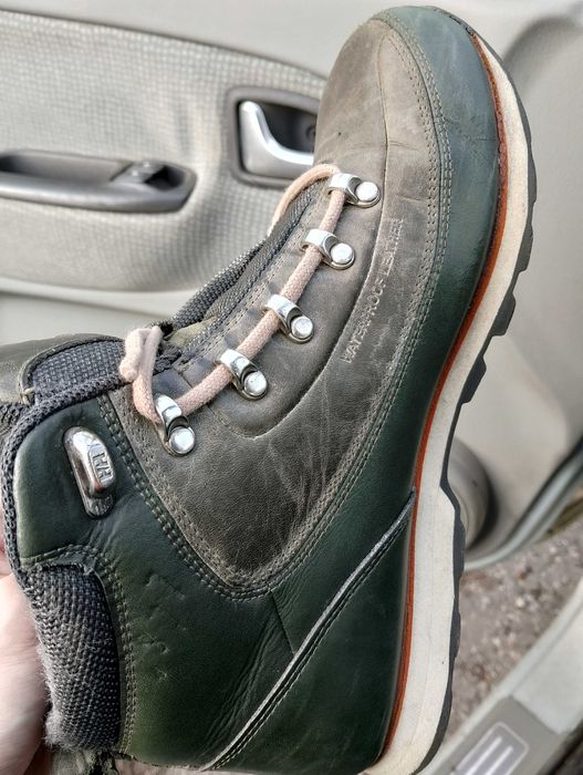 HELLY HANSEN. Markowe buty trekkingowe. Uszkodzone.