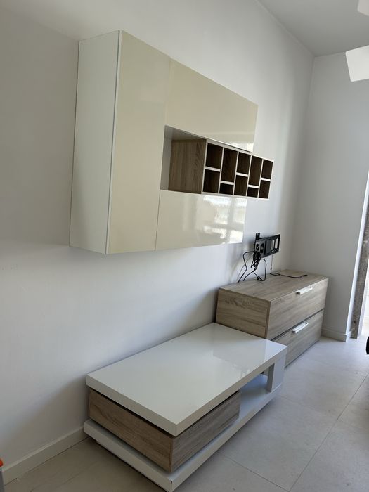 Aparador / móvel de sala em madeira com muita arrumação