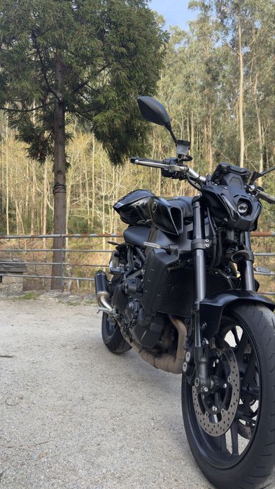 Yamaha mt-09.