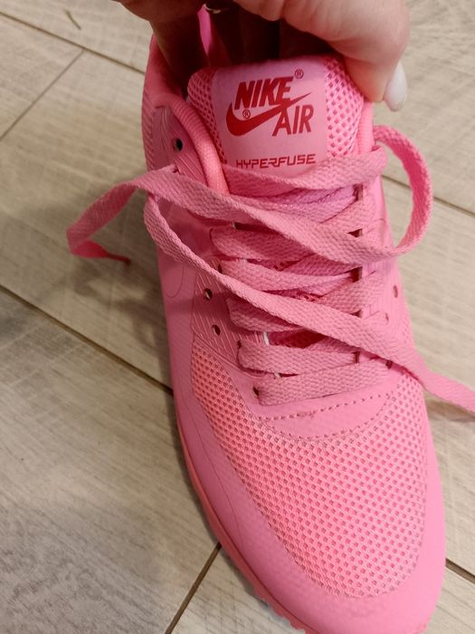 Продам майже нові, оригінальні кросівки Nike