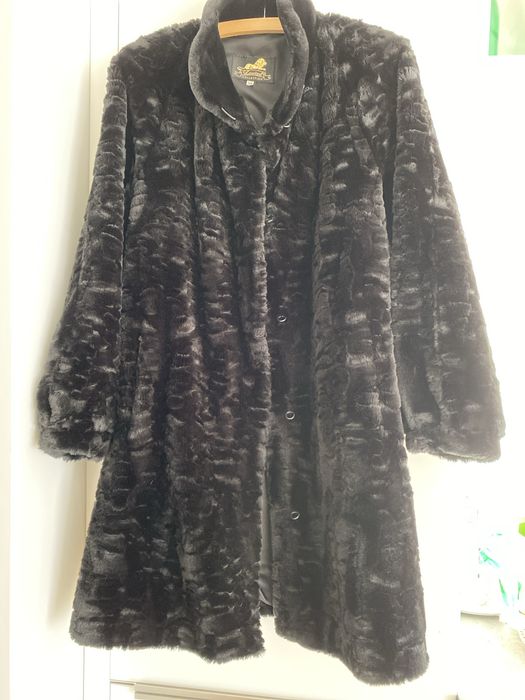 NOWY / Sztuczny czarny kożuszek (40/42)