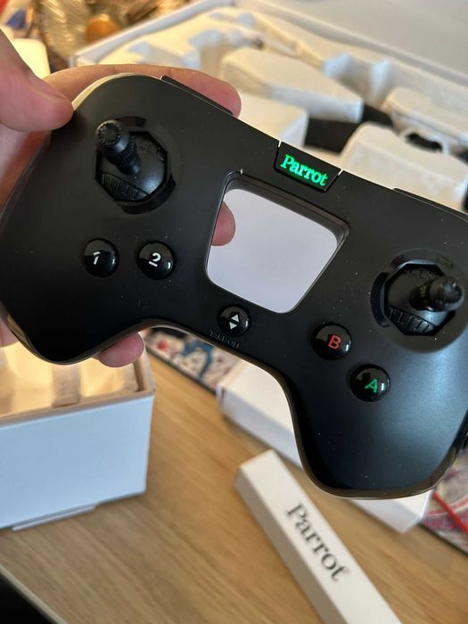 Drone Parrot Swing + FlyPad (com caixa, como novo)