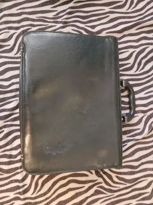Nesseser ładna skórzana aktówka na laptopa i dokumenty