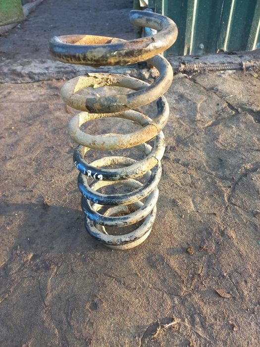 Пружина задня Audi A6 C4  седан