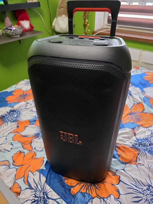 Sprzedam 6 miesięczny głośniki party box