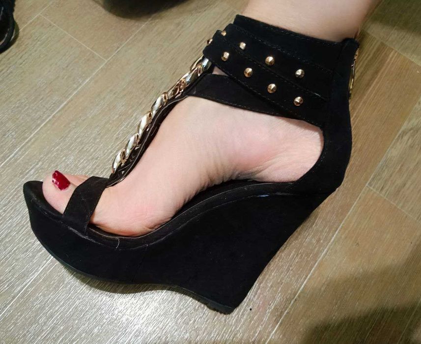 Коктельные босоножки.