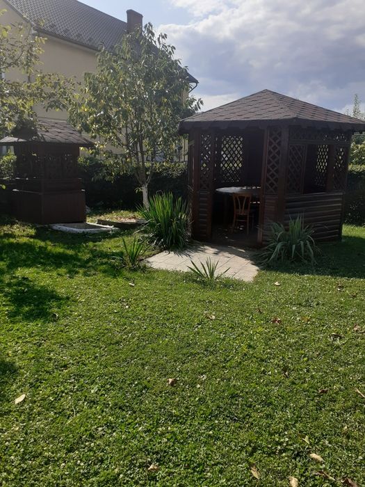 Продам будинок в центрі Неполоківців