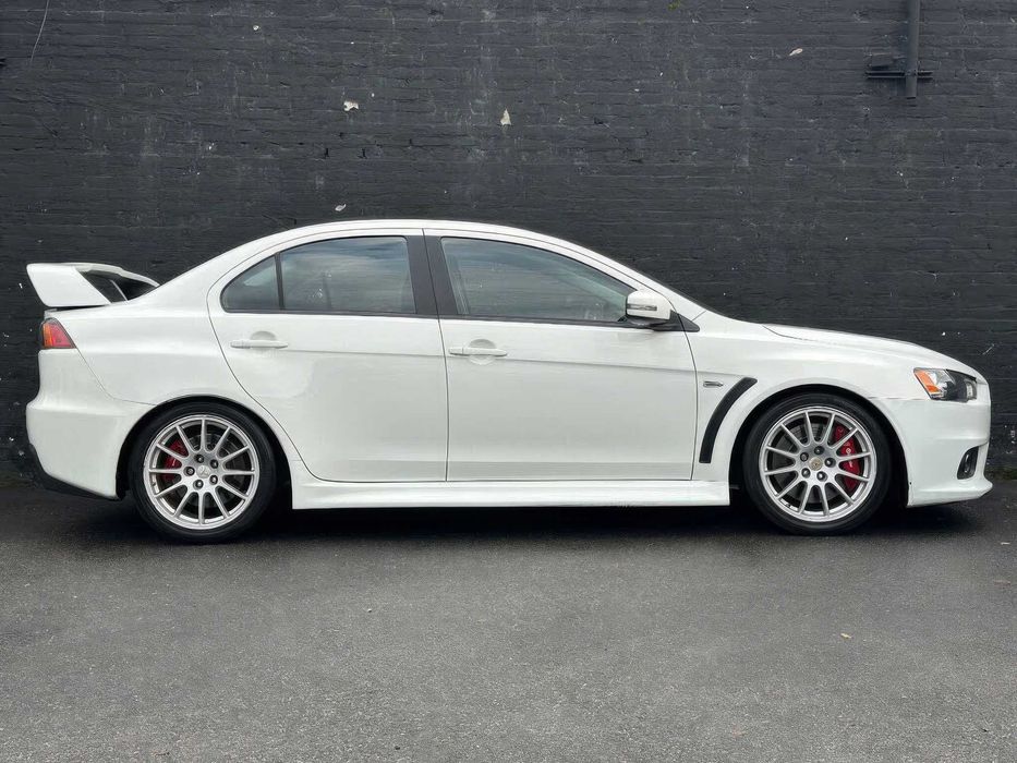 Mitsubishi Lancer Evolution GSR      2014