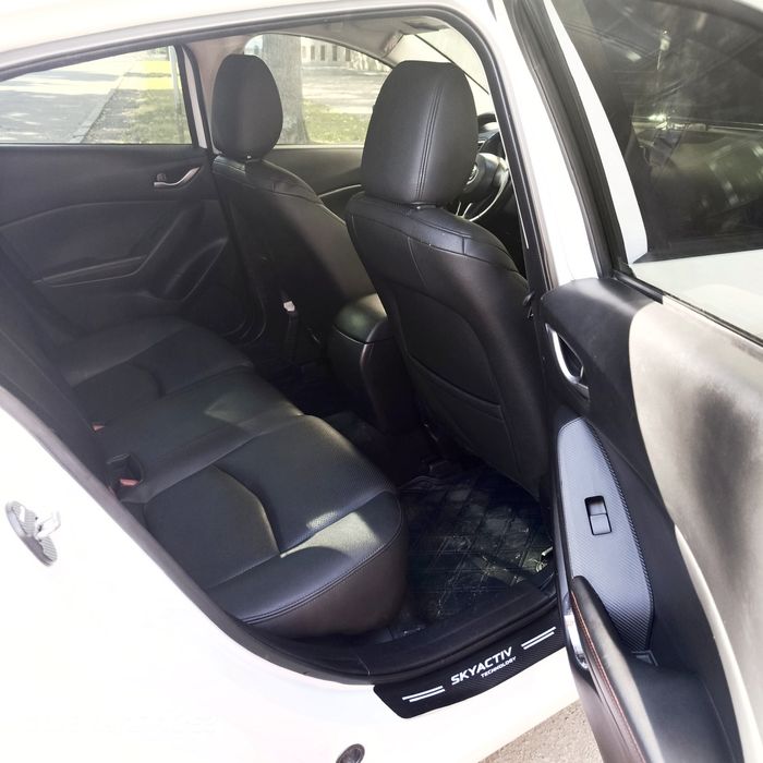 Mazda 3 2015 рік 2.0 SkyActiv