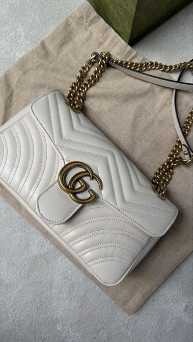 Gucci Marmont medium torebka beżowa ecru jasna