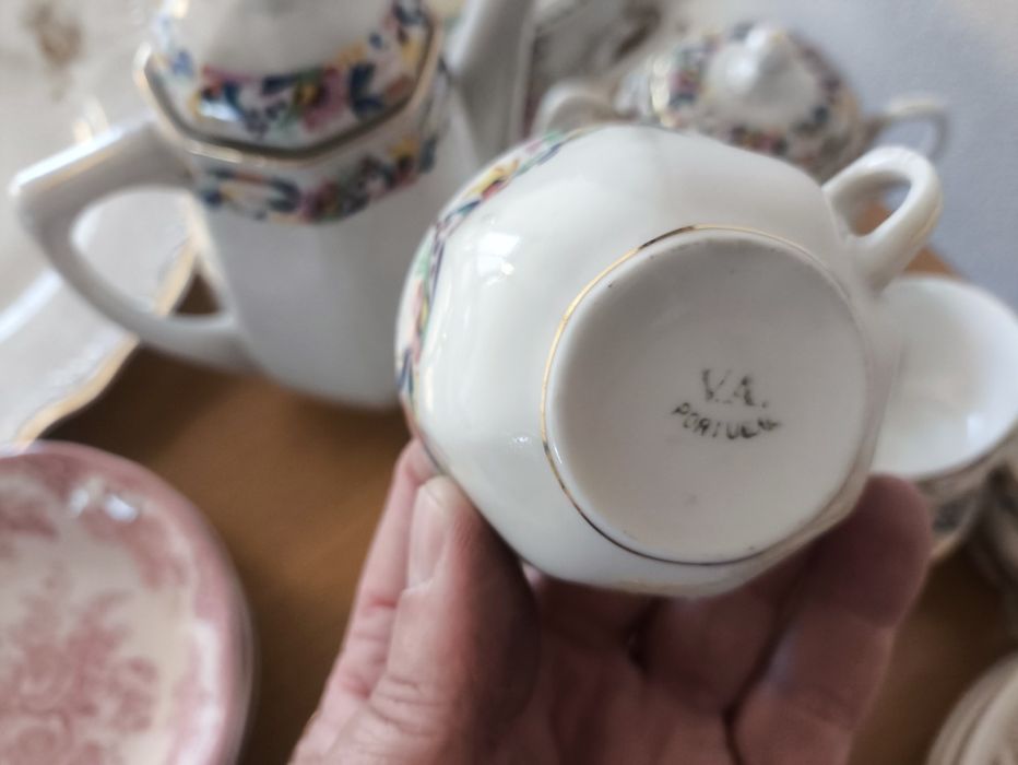 Lote vários serviços porcelana Vista Alegre e outras