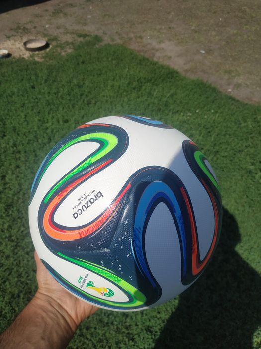 М'яч футбольний міцний