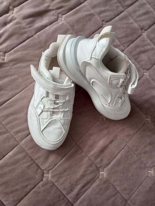 Кросівки у хорошому стані