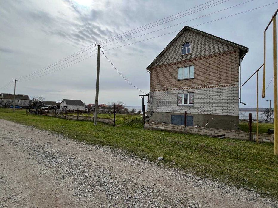 Продам 2- х поверховий будинок  з шикарним видом