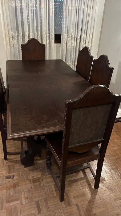 Mesa vintage com 6 cadeiras