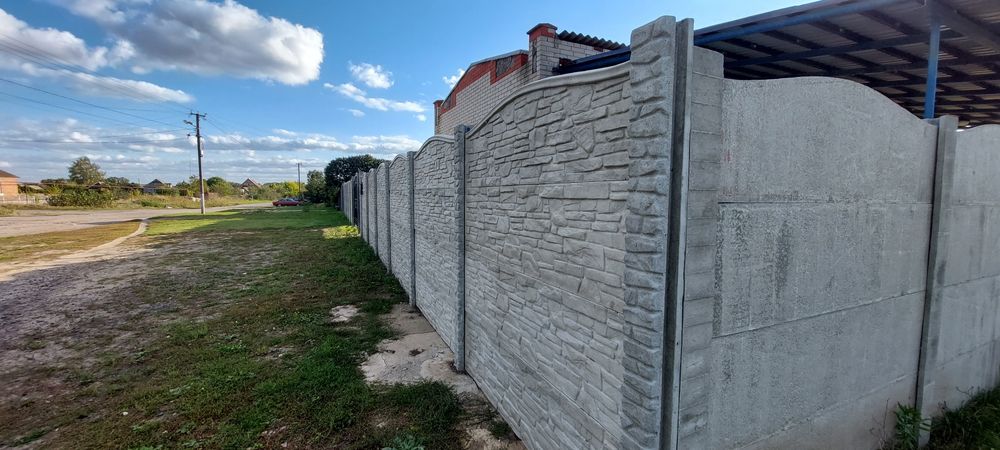 Продається житлове приміщення та гараж на два авто