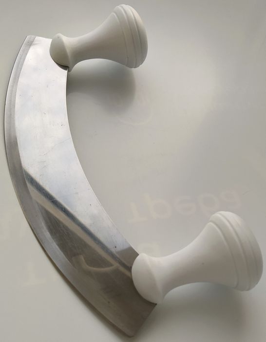 Ніж для зелені, сиру меццалуна півмісяць