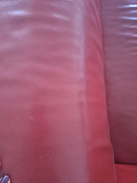 sofá encarnado em pele - ikea - 180cm x 90cm x 65cm