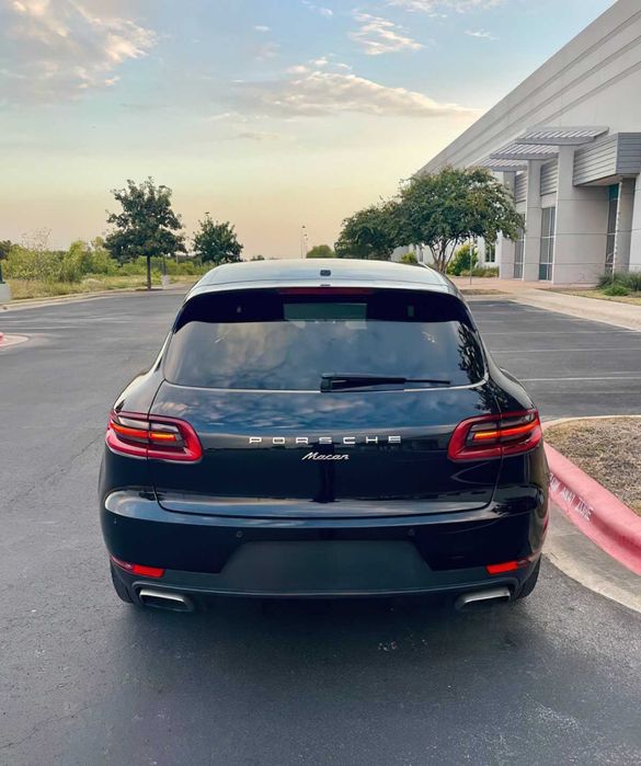 Porsche Macan      2017