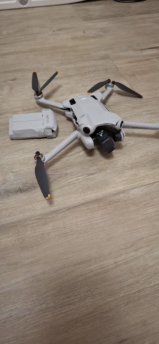 Dron DIJ 4 pro    uszkodzony