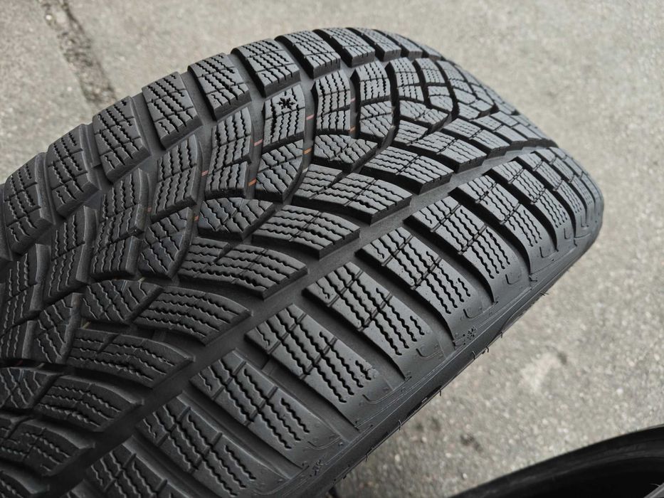 ПАРА 2ШТ R18 225 45 RunFlat GoodYear UltraGrip зимові шини з BMW