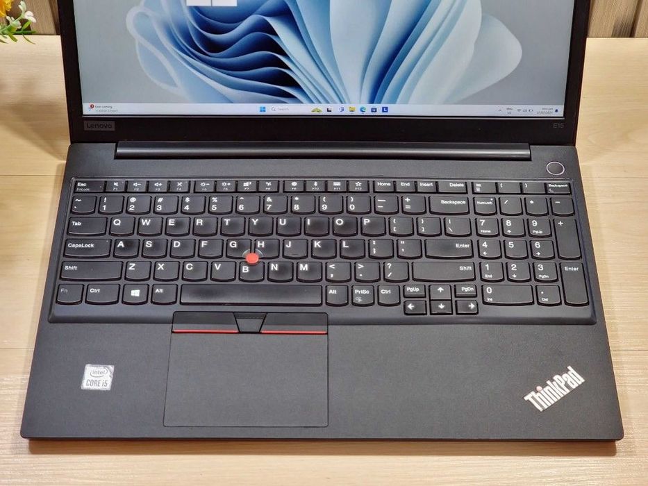 Lenovo Octacore 15.6" i5/16GB/385Nvme classe Profissional