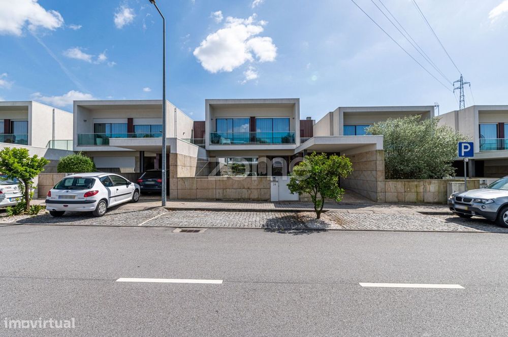 Moradia T5 em Palmeira, Braga
