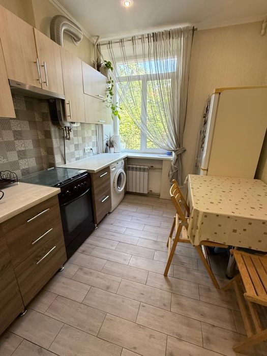 Продаю 2х комнатную квартиру в Центре. Улица Декабристов.