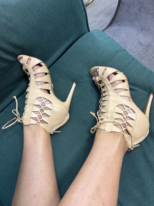 Kazar sandały na obcasie botki peep toe z ażurowym wzorem