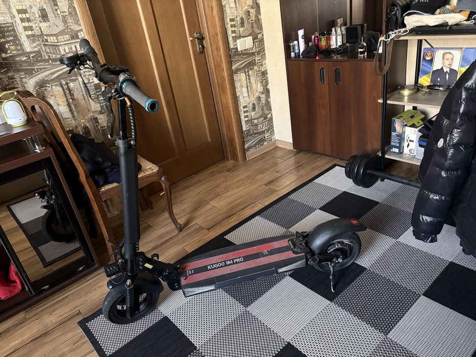 Продам электросамокат Kugoo M4 Pro