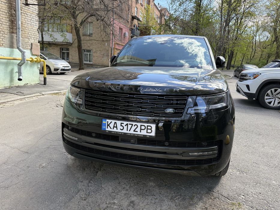 Продам ренж ровер 2025 550е офіциал на гарантии  минимальний пробег идеальное состояние