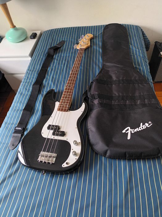 Vendo baixo Harley Benton e amplificador Fender .