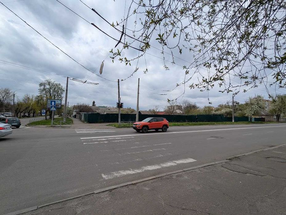 Продамо фасадну ділянку на розі Благовістна та Сінна під автомийку чи СТО