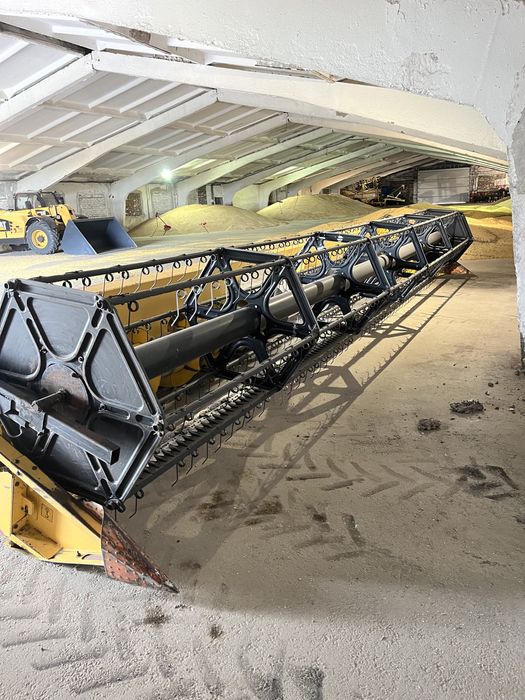 Комбайн New Holland CR9080