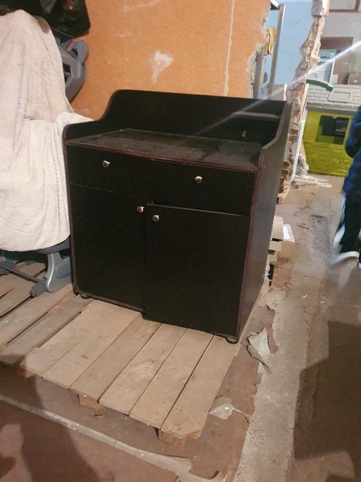 Комод деревяный ,влагоустойчивый .