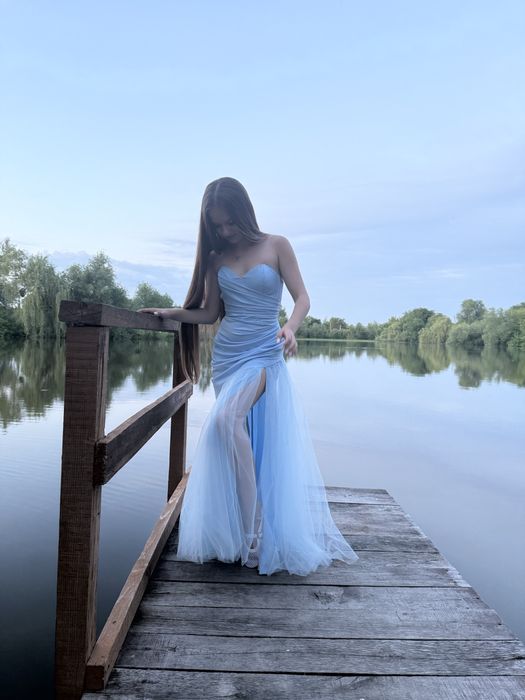 Випускна  сукня блакитна