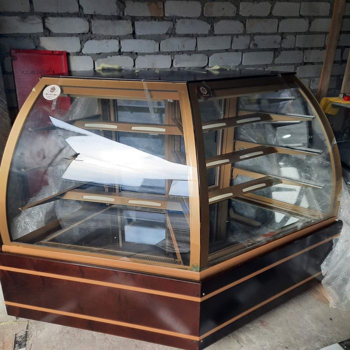 кондитерская холодильная витрина б/у Carmella вітрина кондитерська