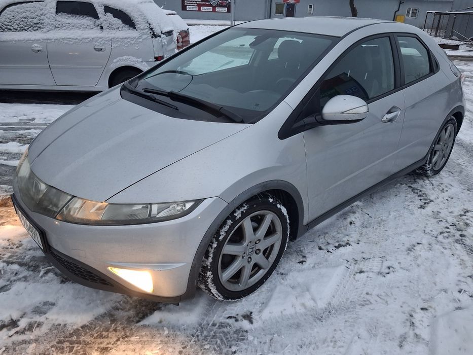 Honda Civic 1.8 benz. z klimą Alu kamera 1 właściciel