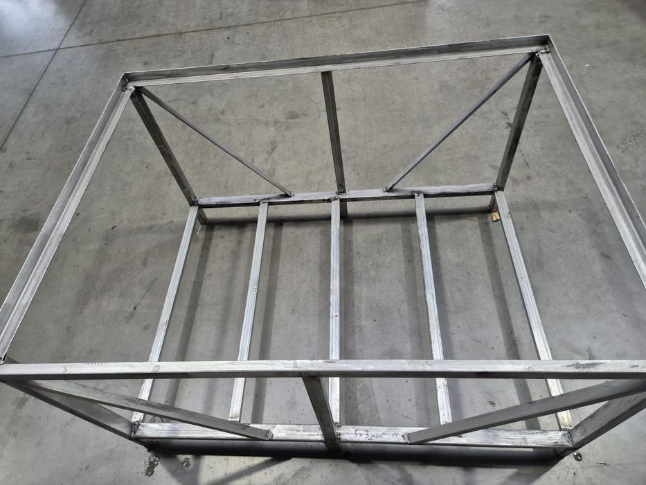 Skrzynia metalowa z profili