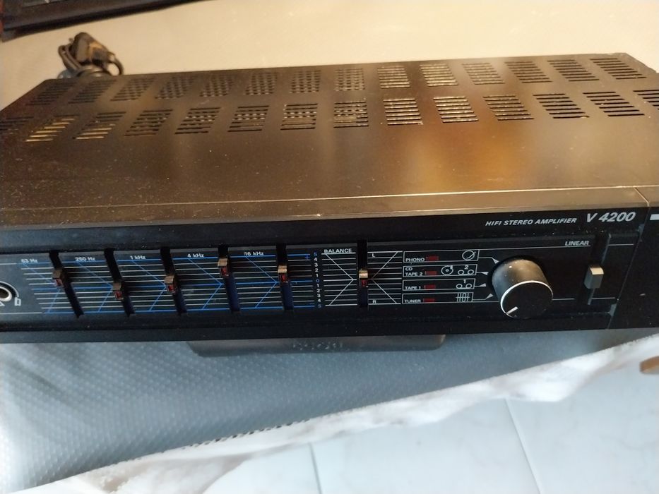 Amplificador som grundig impecavel