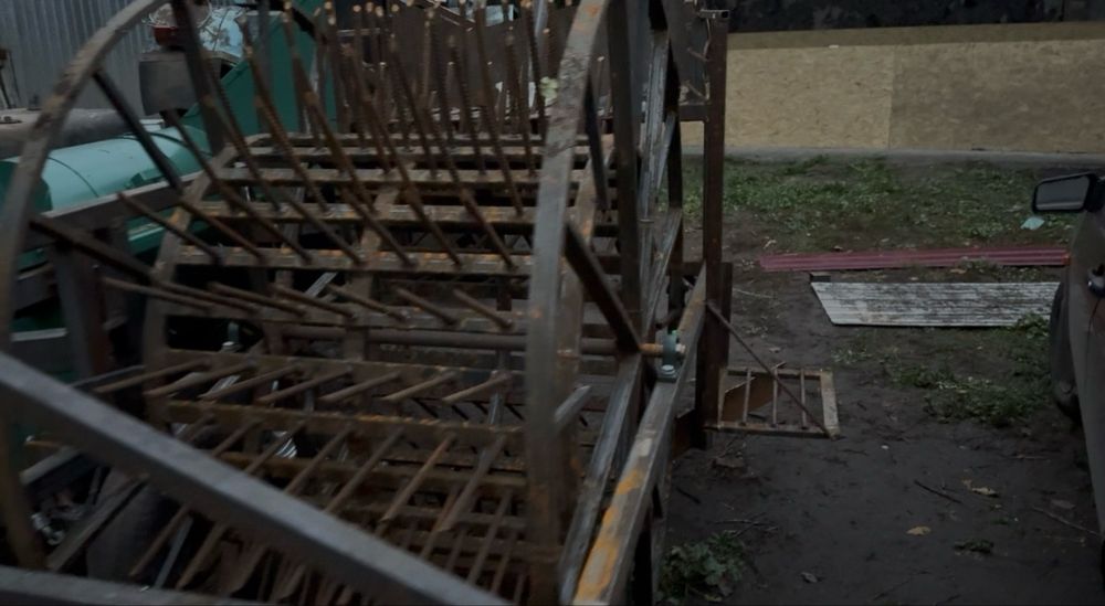 Гарбузовий комбайн з підборщиком