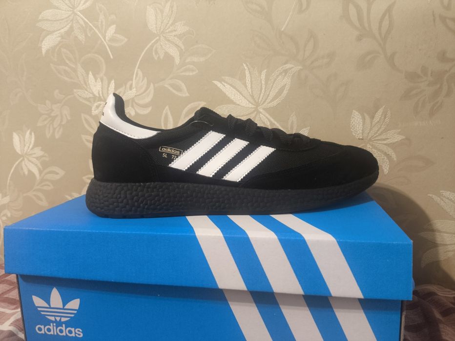 Продам кросівки Adidas 41-45