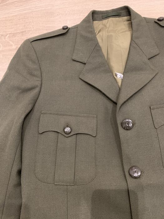Casaco de fardamento militar