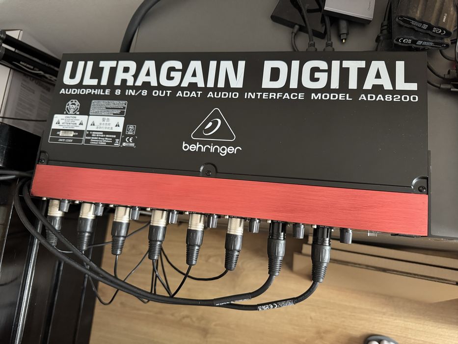 Behringer ADA8200