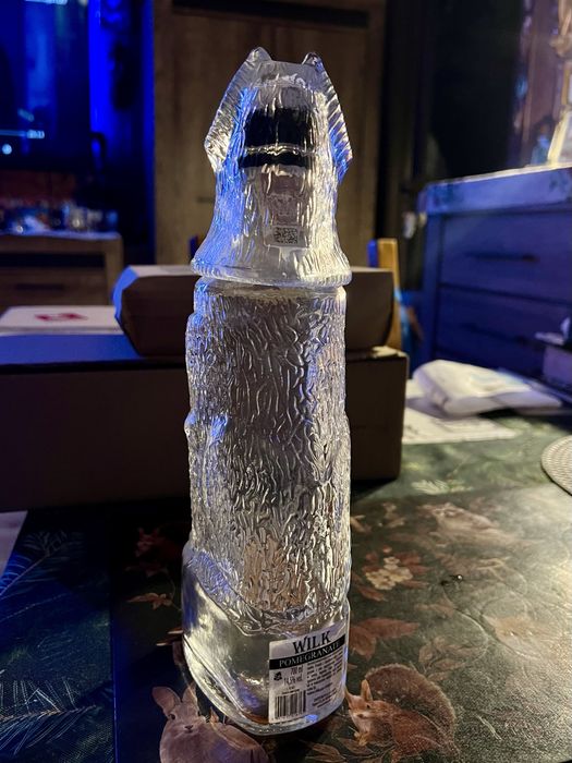 Szklana ozdobna butelka karafka w kształcie wilka 29x10 cm