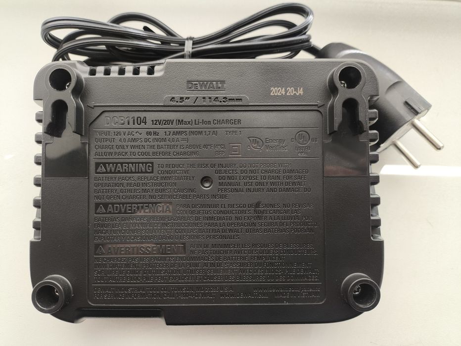 Зарядний пристрій Dewalt dcb1104