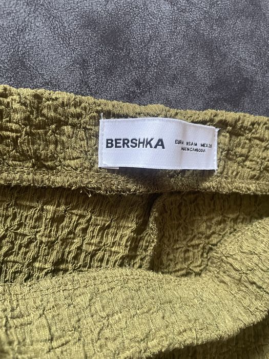 Широкі штани палаццо Bershka / оливкові штани жатка / розмір M (S-M)