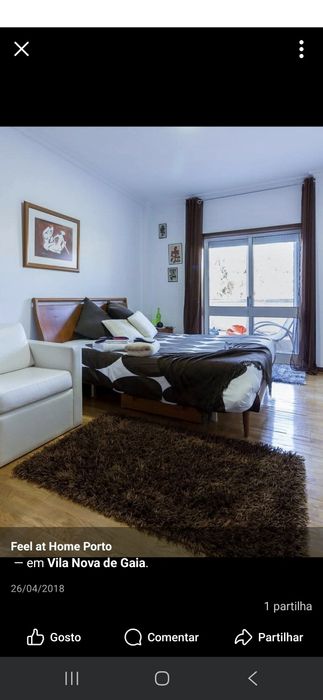 Cama de casal em madeira