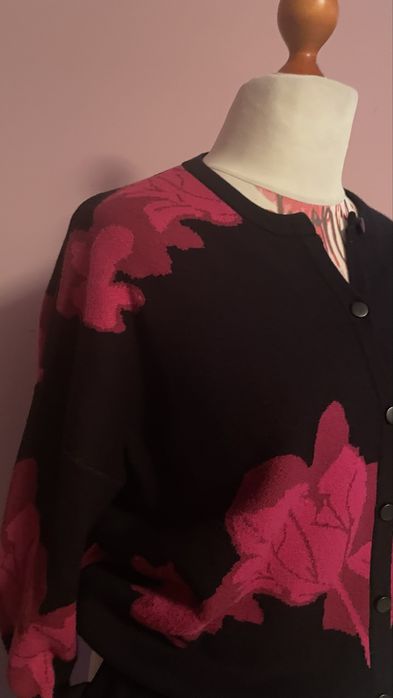 Cudny sweter rozpinany  40/42/44/46